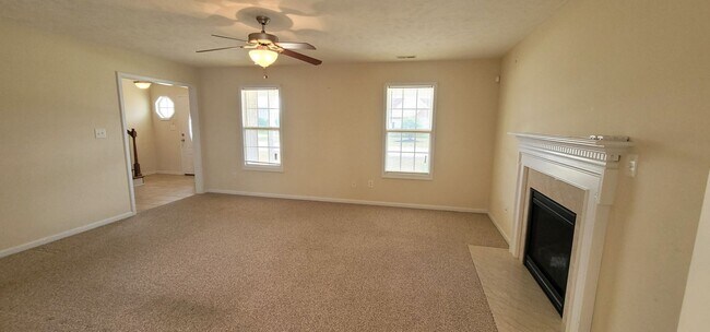 Building Photo - Beautiful 3 bedroom, 2.5 Bath home Minutes...