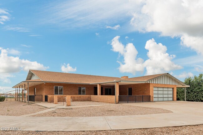 Building Photo - 809 W Germann Rd