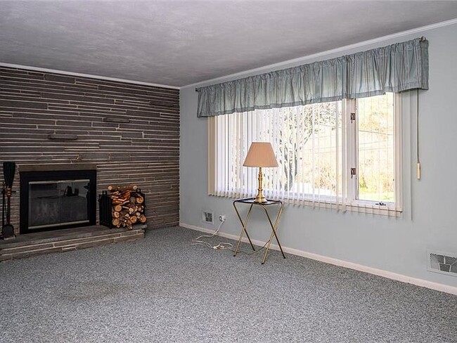 Building Photo - 975 Titus Ave