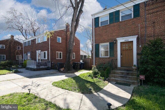 Foto del edificio - 4428 Vermont Ave