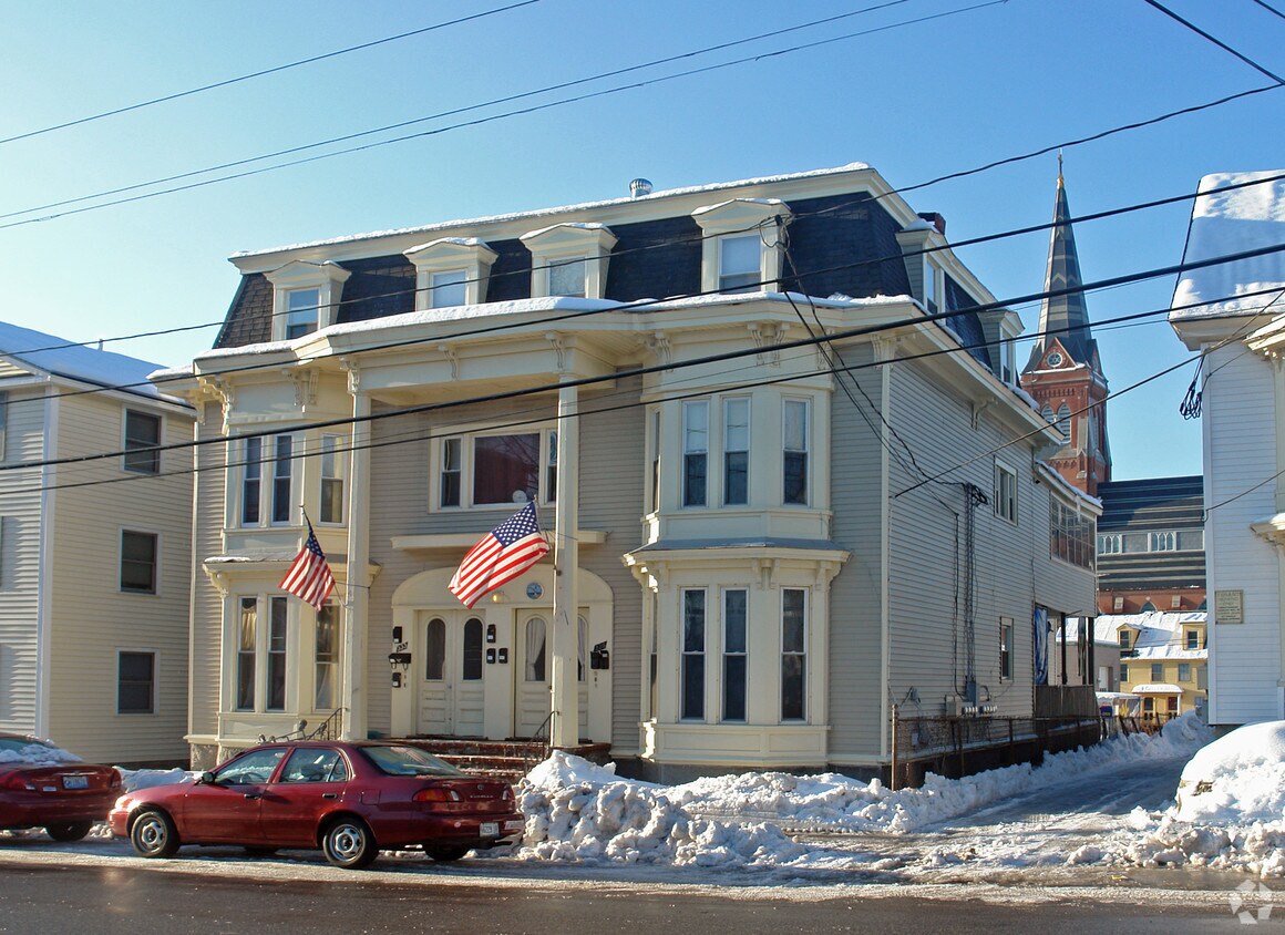 Building Photo - 333 Main St