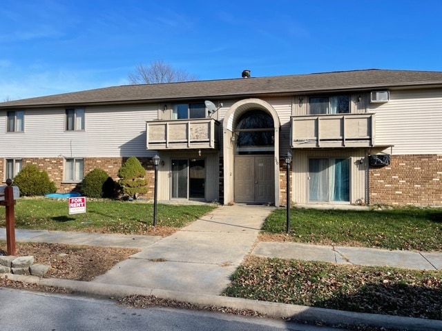 Front view - 380 Villabrook Dr