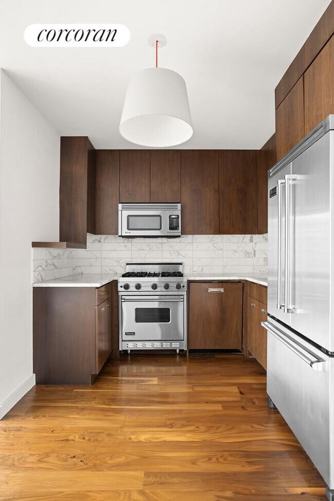 Foto del edificio - 310 E Houston St