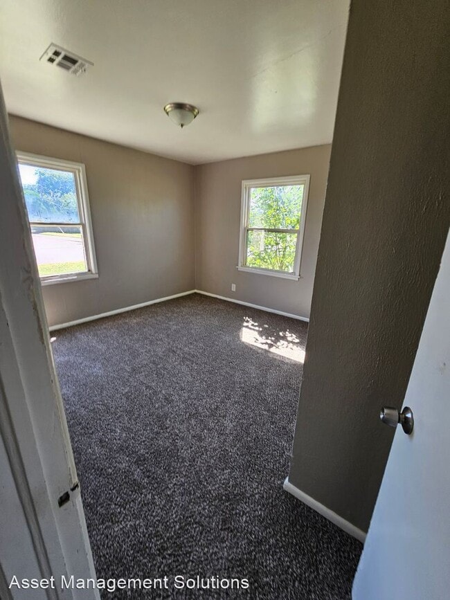 Building Photo - 4 br, 1 bath House - 4433 SE 41st st
