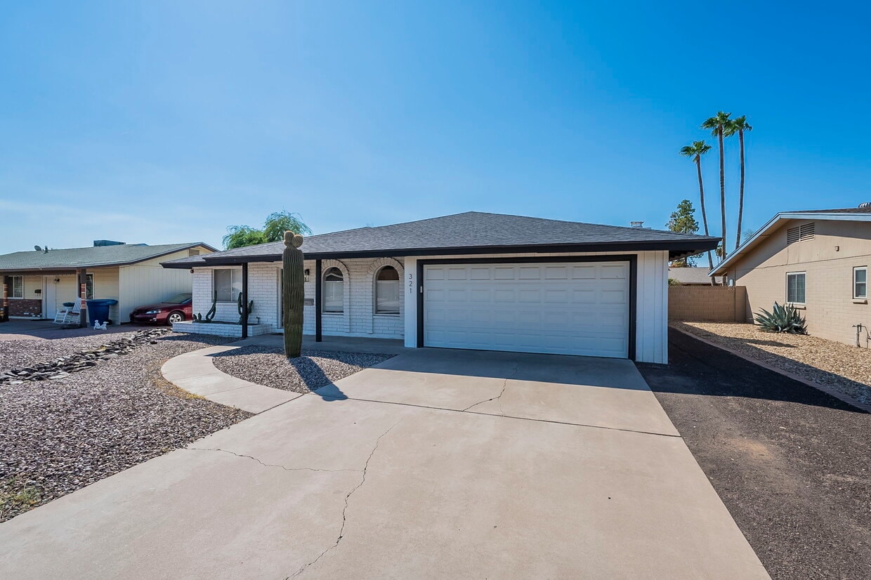 Primary Photo - 321 E Fremont Dr