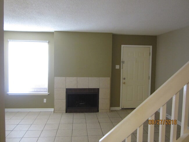 Building Photo - 631 Cedarwood Dr