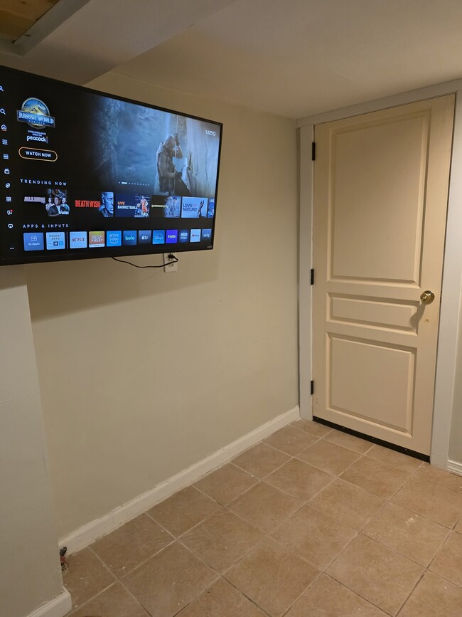 Building Photo - 1770 Park Ave