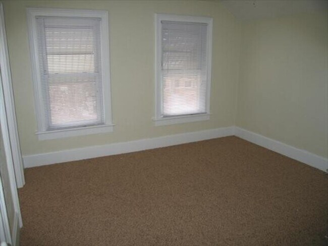 Foto del edificio - 2608 N Bartlett Ave