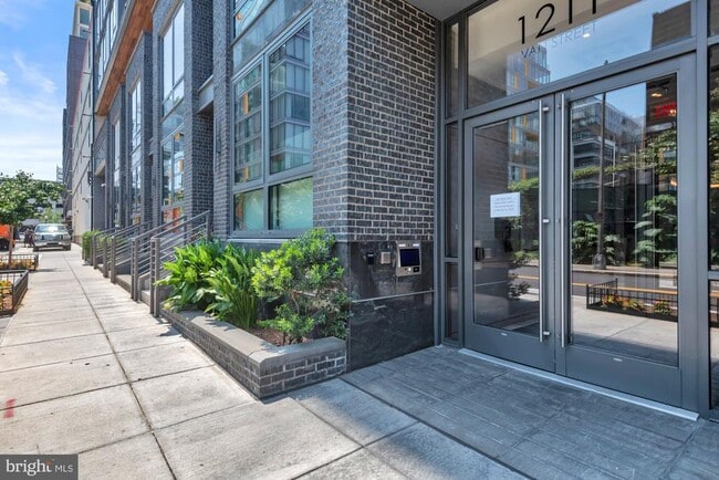 Building Photo - 1211 Van St SE