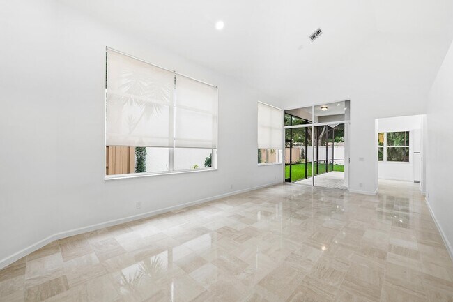 Foto del edificio - 2480 NW 66th Dr