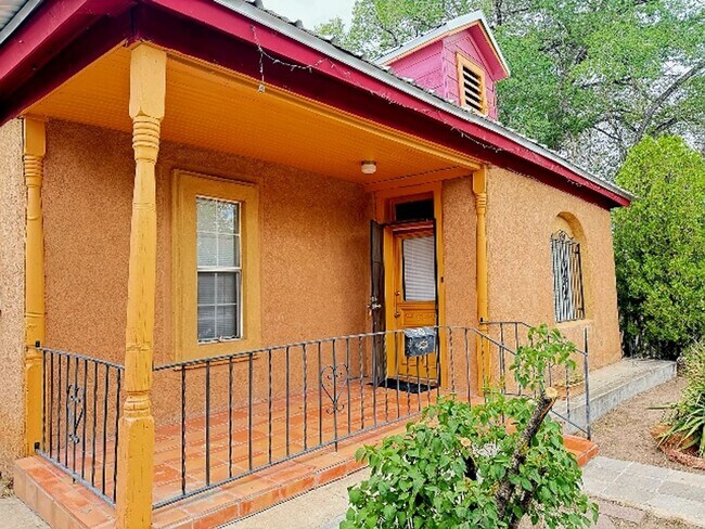 Foto del edificio - Modern House in Historic Barelas