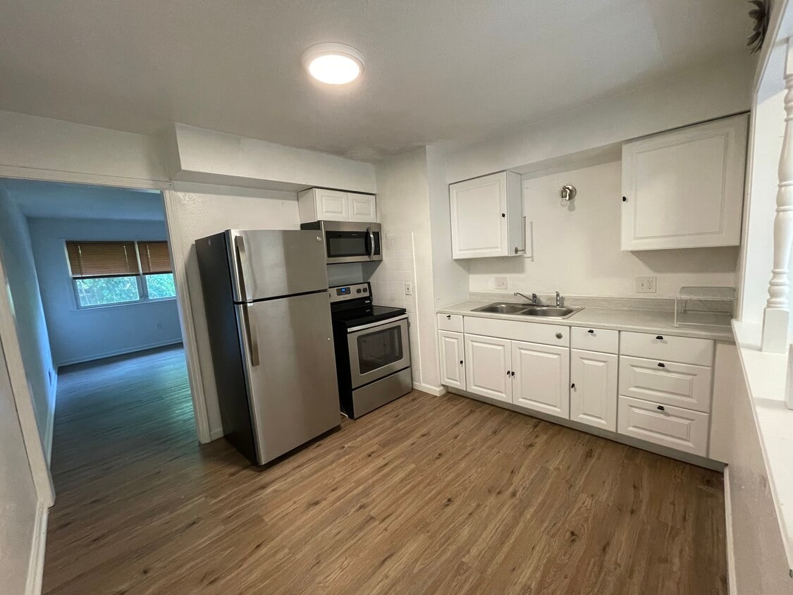 405 S Forest Ave, Sugar Creek, MO 64054 Townhome Rentals in Sugar