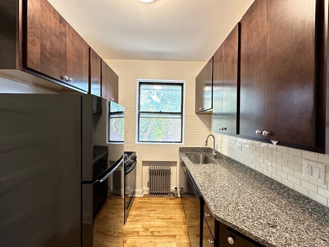 Foto del edificio - 2311 W Wilson Ave