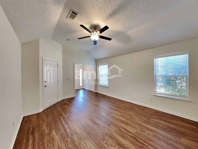 Building Photo - 504 Commendable Ln