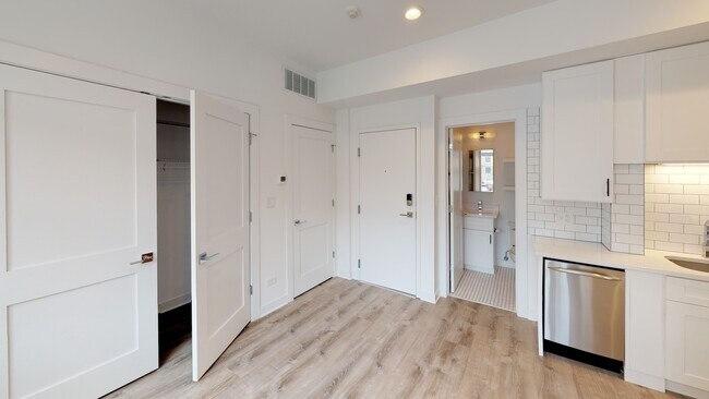 Foto del edificio - 851 W Montrose Ave