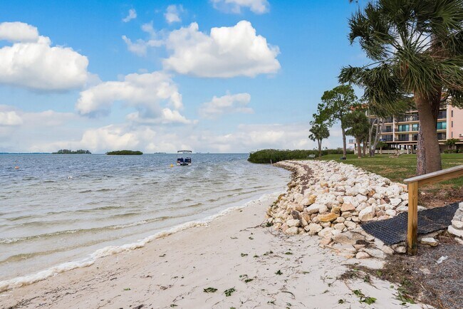 Foto del edificio - 2700 Bayshore Blvd