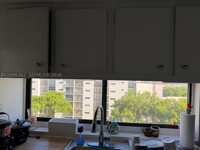 Foto del edificio - 17011 N Bay Rd