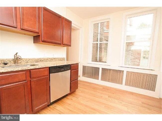 Building Photo - 2808 W Girard Ave