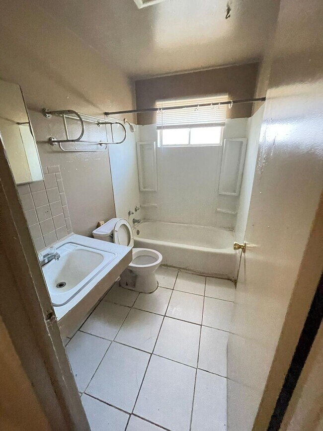 Foto del edificio - 8918 W Carmen Ave