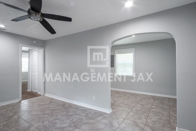 Building Photo - 3824 Penton St