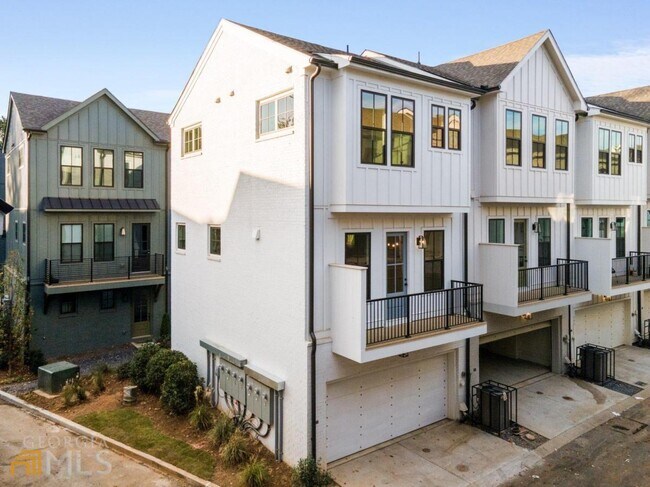 Building Photo - 161 Chestnut Cir