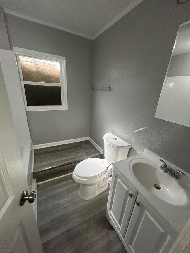 Foto del edificio - For Lease