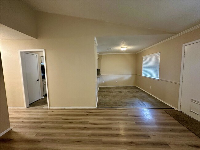 Foto del edificio - 7646 Western Oak Ln