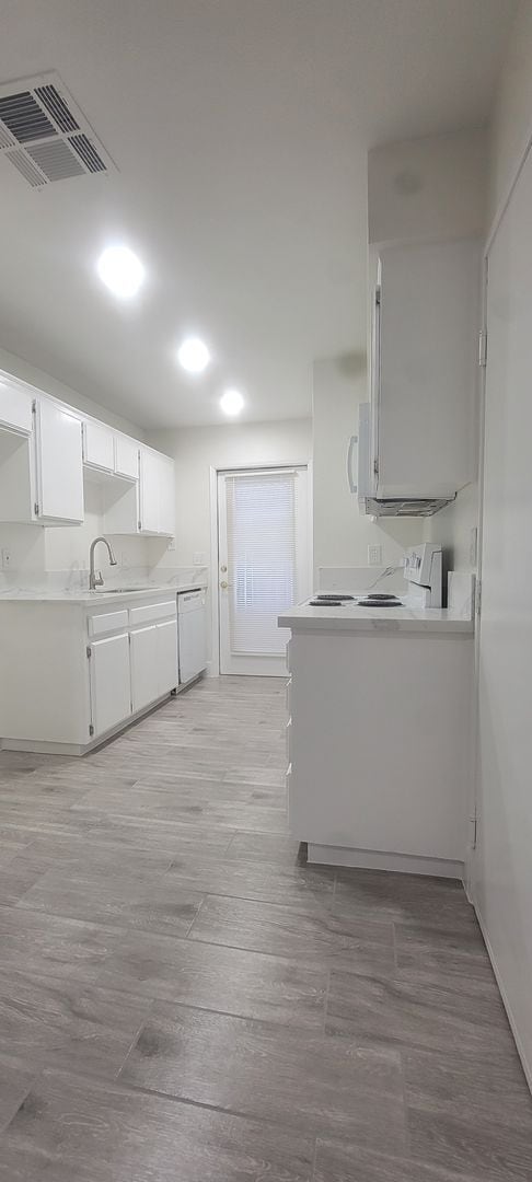 Building Photo - Brookside Dr