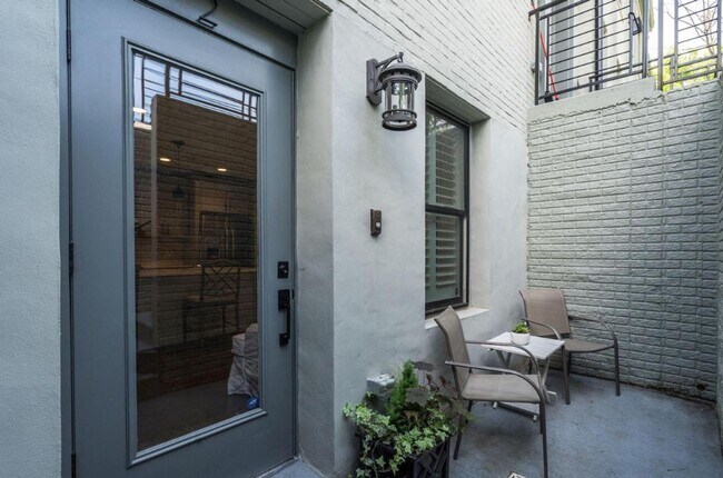 Photo - Glover Park Beauty with Parking Apartment