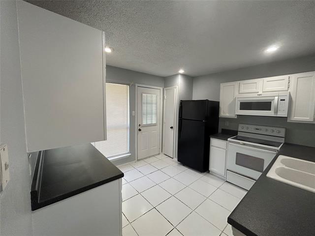 Building Photo - 2924 Hilltop Dr