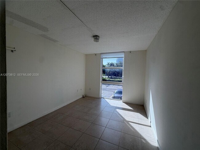 Building Photo - 16851 NE 23rd Ave