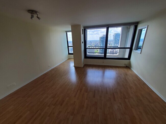 Foto del edificio - 1030 N State St