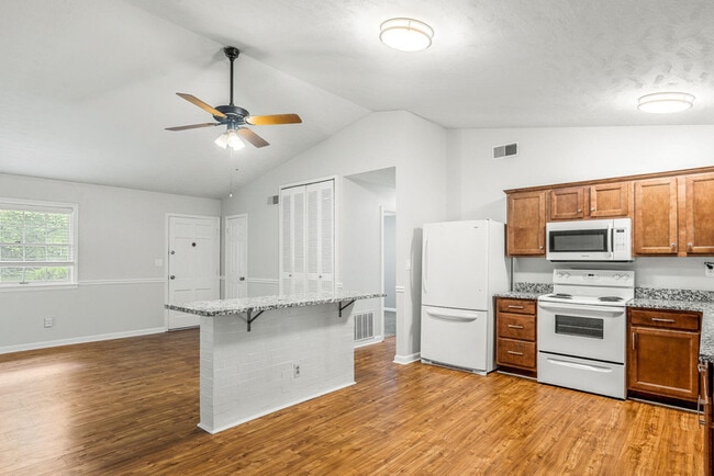 Building Photo - 2404 Silverbrook Ave