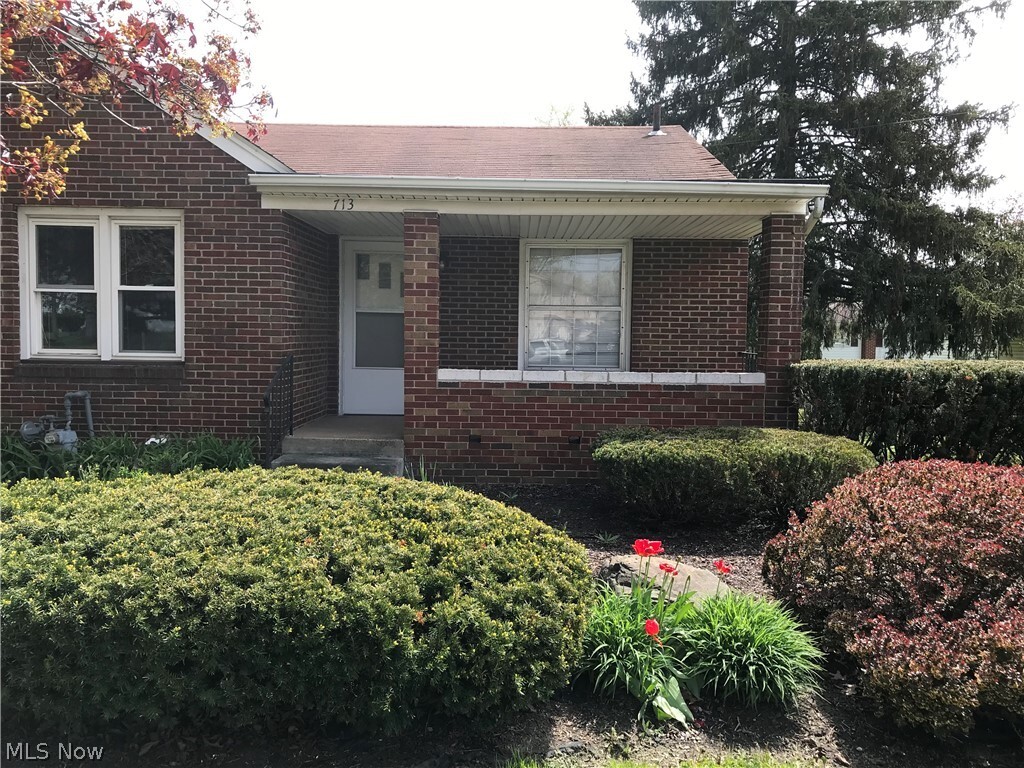 Primary Photo - 713 North Rd