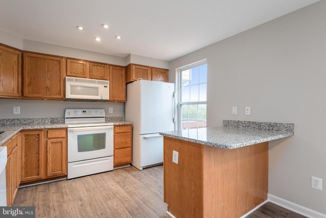 Building Photo - 17026 Point Pleasant Ln