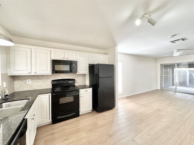 Building Photo - 4 Marabou Pl