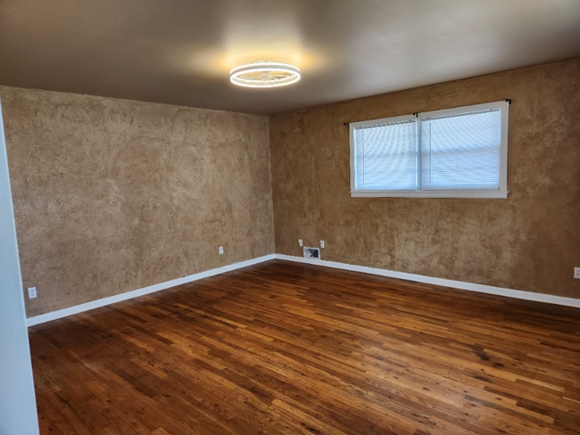 Building Photo - 411 N Prospect St