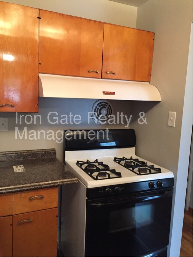 Building Photo - 135 McAlpine Dr