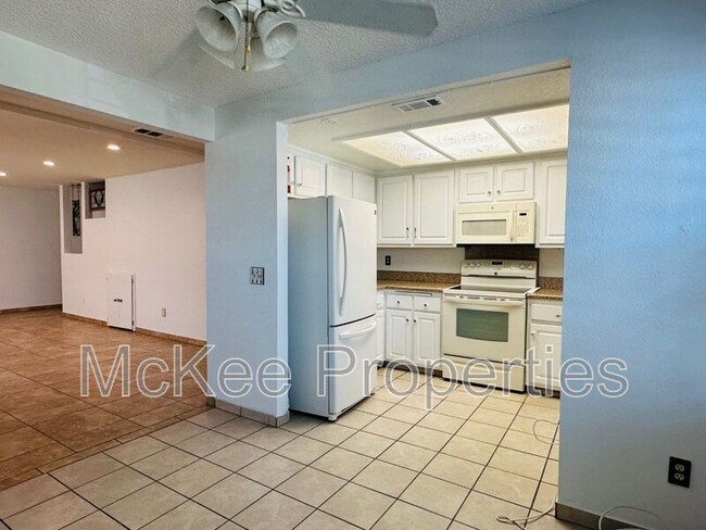 Building Photo - 1000 2nd St