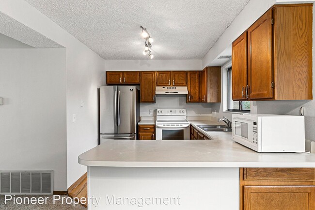 Building Photo - 2 br, 2.5 bath House - 224 Wright St  #104