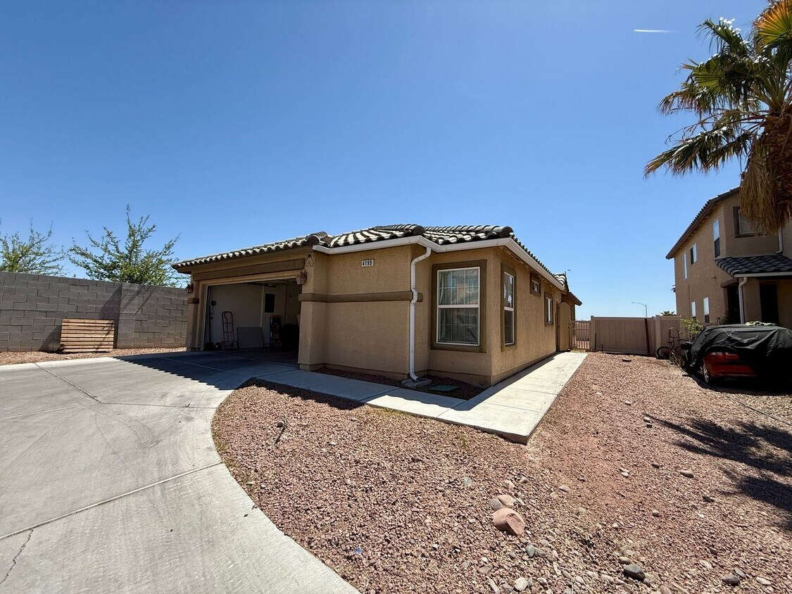 Foto principal - 3 bedroom single story home