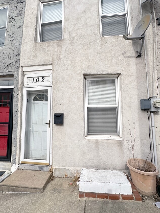 Primary Photo - 102 Davis St