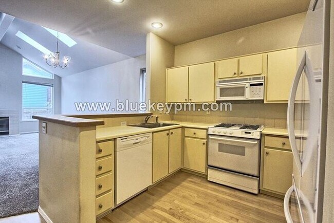 Foto del edificio - 2 Bed, 2.5 Bath Townhome Near Willamette Park