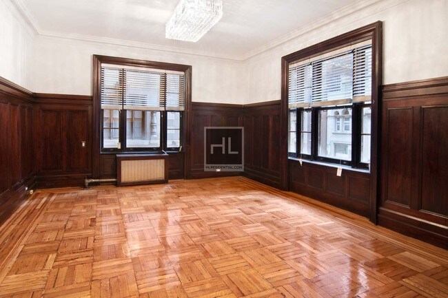 Building Photo - Huge Apartment on 7th Avenue