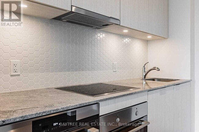 Building Photo - 158 Front St E