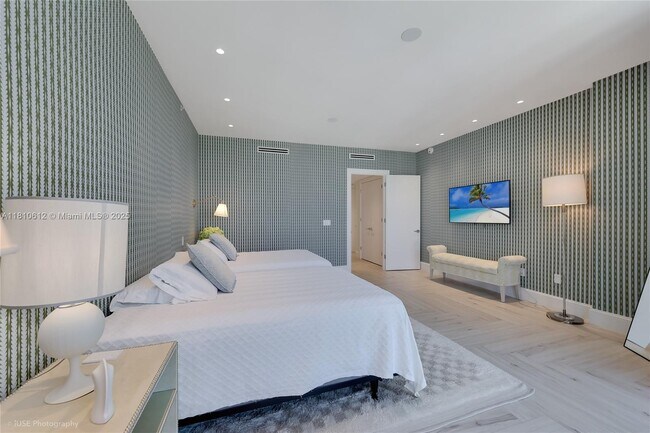 Foto del edificio - 10225 Collins Ave