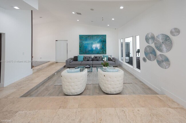 Foto del edificio - 4 br, 4 bath House - 9831 NW 26th St