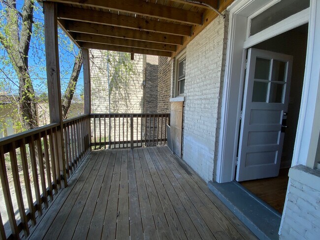Foto del edificio - 5022 N Harding Ave