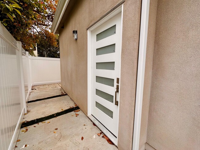 Building Photo - 8916 Whitworth Dr