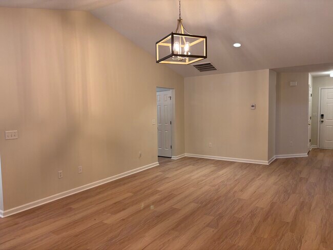 Foto del edificio - 83 Birkshire Way